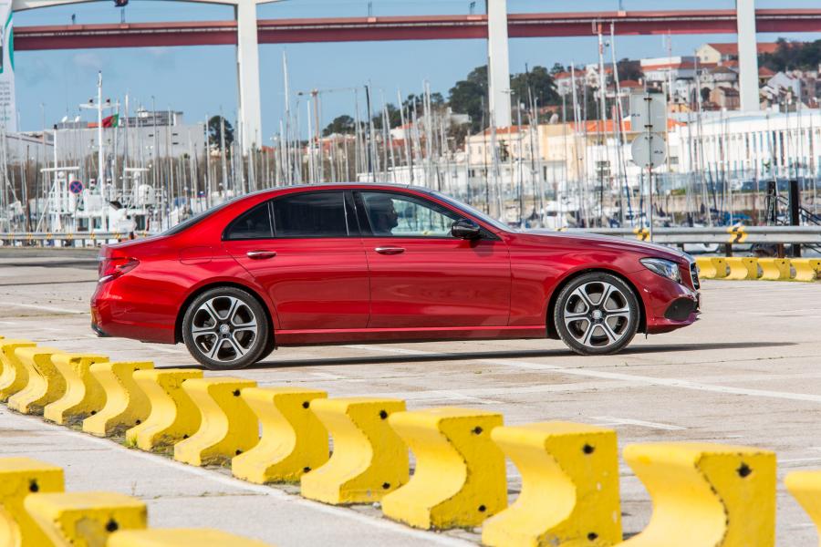  Mercedes-Benz E300 Avantgarde Line 2016 года  (фото 5 из 26)